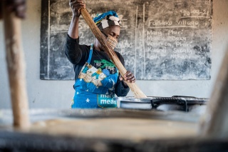 Cook in Zambia making Marys Meals