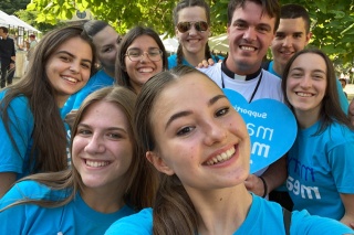 Image of Mary's Meals volunteers