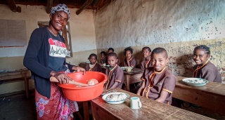 Volunteer cook, Eliane